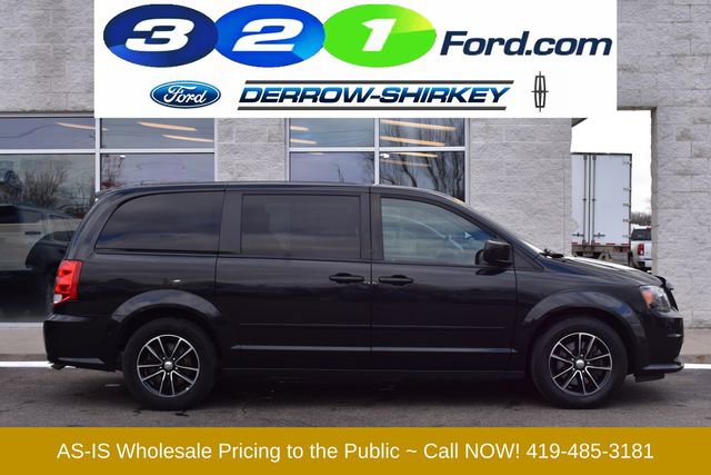 Used 2017 Dodge Grand Caravan SXT w/ Driver Convenience Group image 3