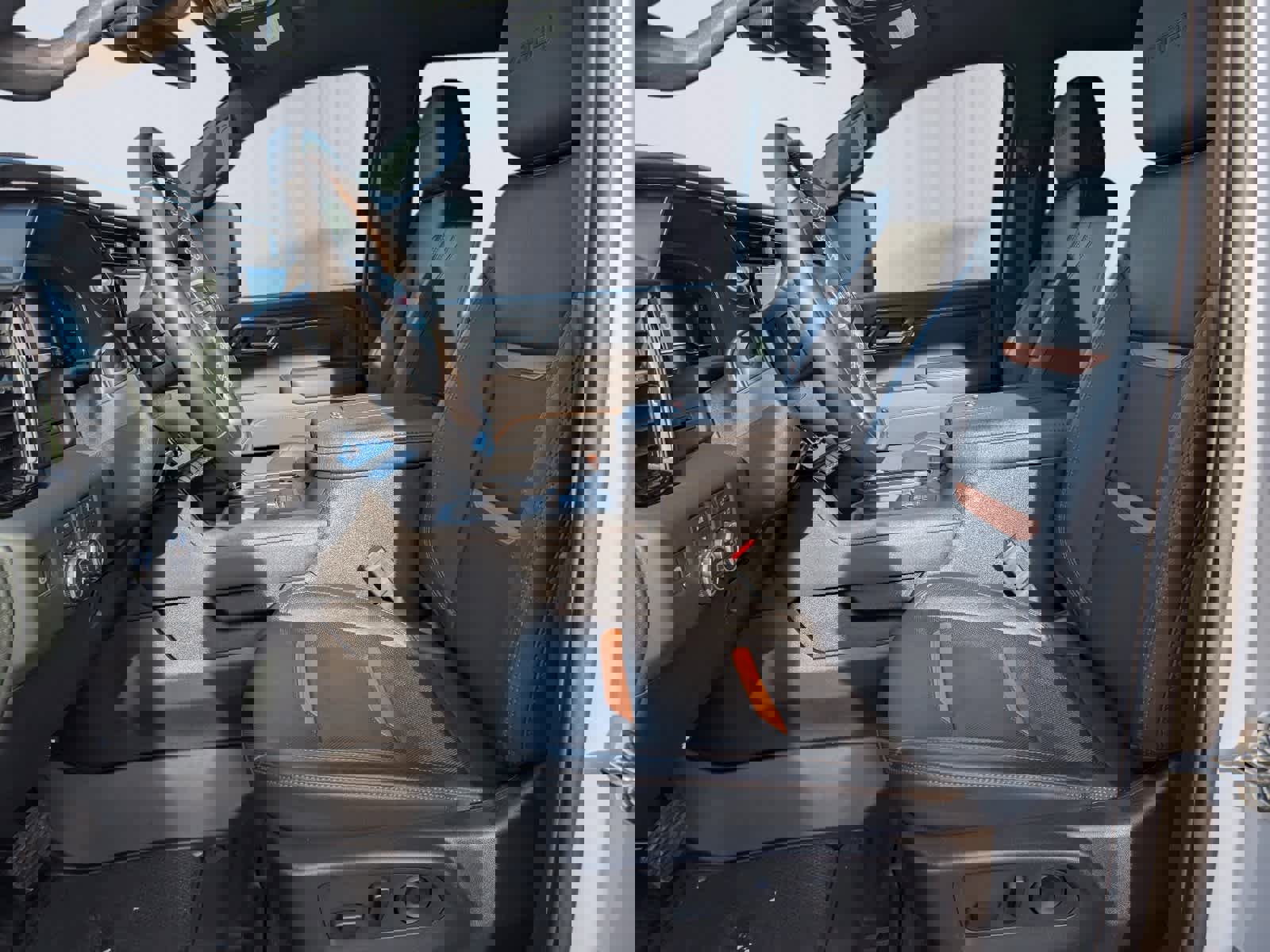 Used 2025 GMC Sierra 2500 AT4 image 16