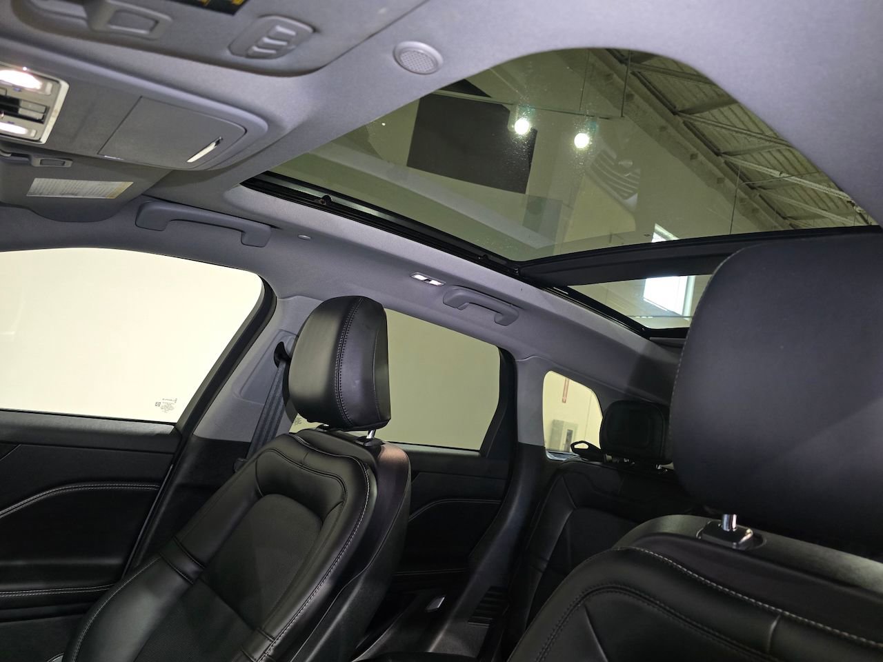 Used 2022 Lincoln Corsair AWD w/ Premium Package image 27