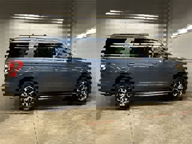 Used 2018 Ford Expedition XLT w/ Equipment Group 202A image 3