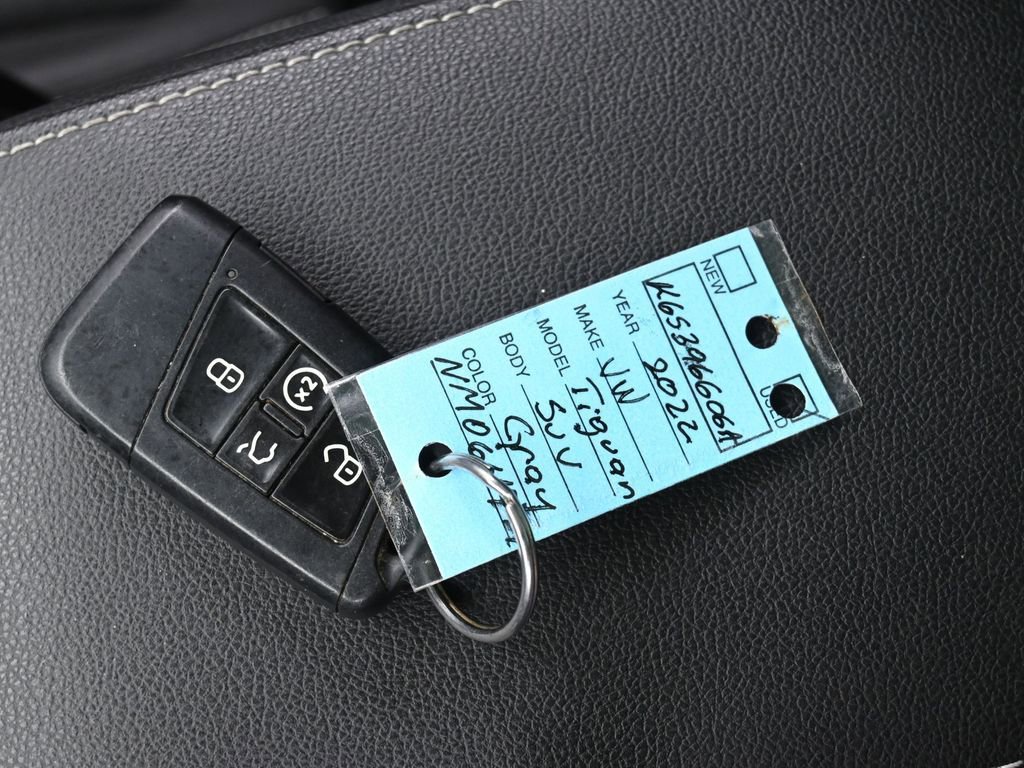 Used 2022 Volkswagen Tiguan SE R-Line image 21