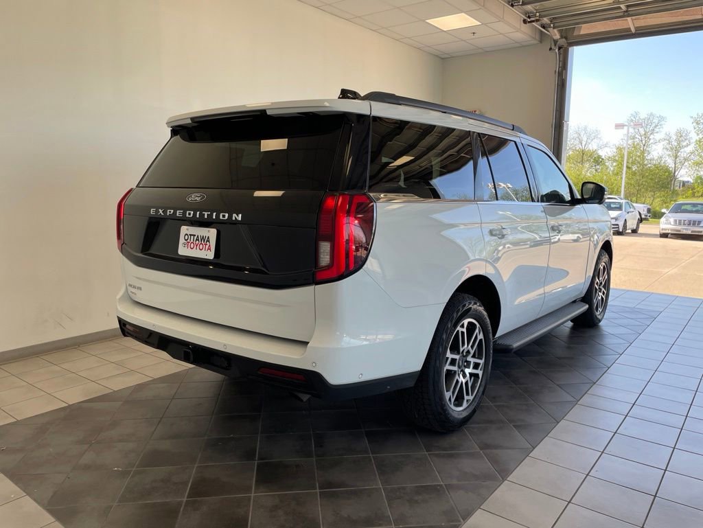 Used 2025 Ford Expedition Active AWD/4WD image 6