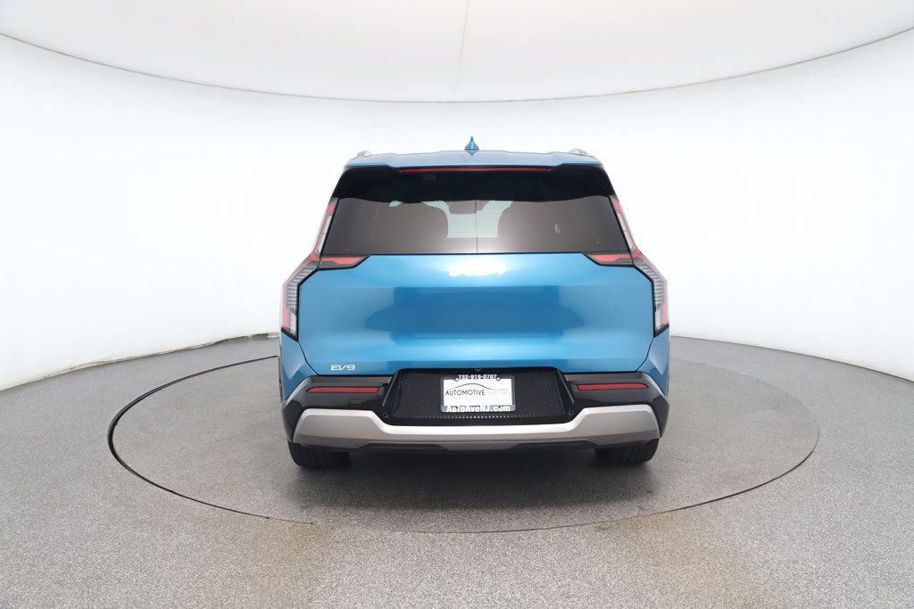 Used 2024 Kia EV9 Land image 4