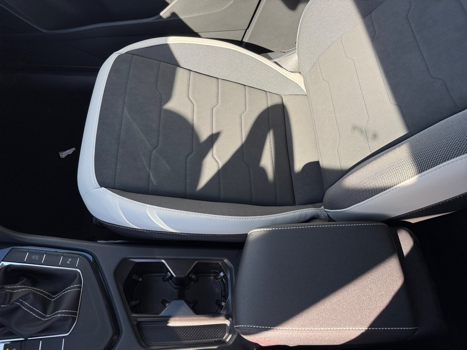 New 2027 Volkswagen Taos SE FWD image 14