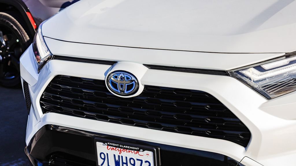 Used 2024 Toyota RAV4 SE image 6