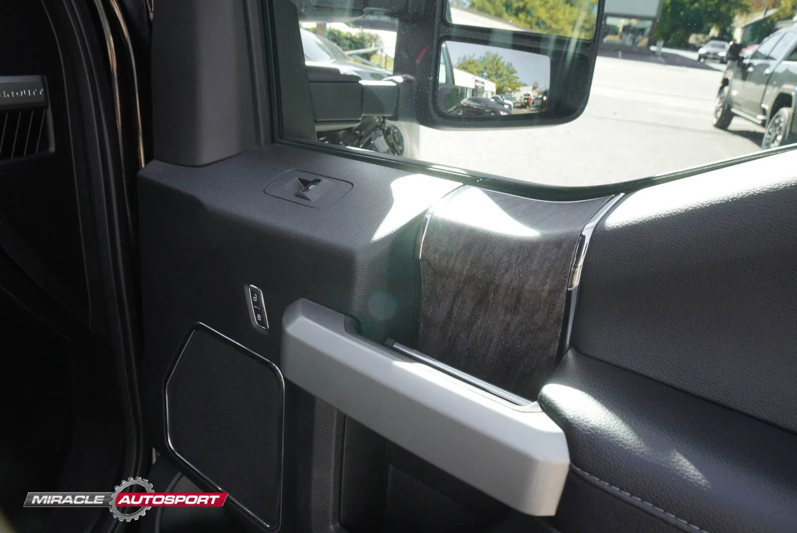 Used 2017 Ford F350 Lariat w/ Lariat Ultimate Package image 29