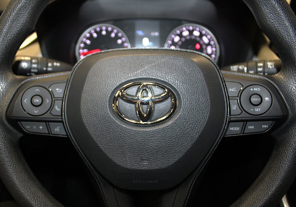 Used 2021 Toyota RAV4 XLE AWD/4WD image 13