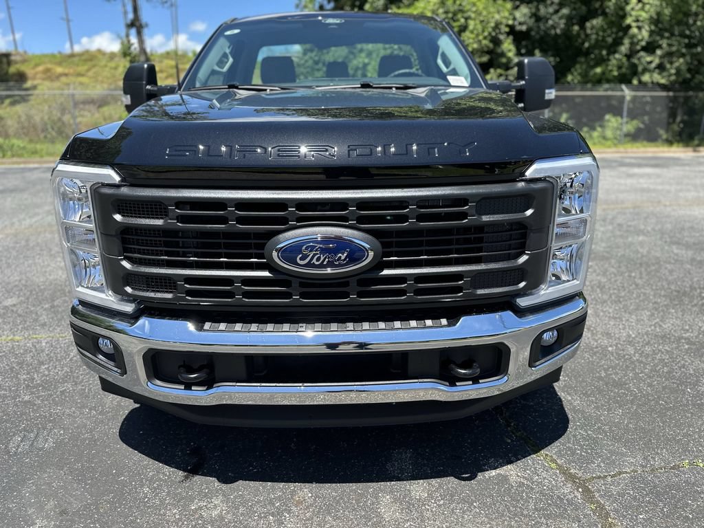 New 2025 Ford F250 XL w/ XL Chrome Package RWD video 3
