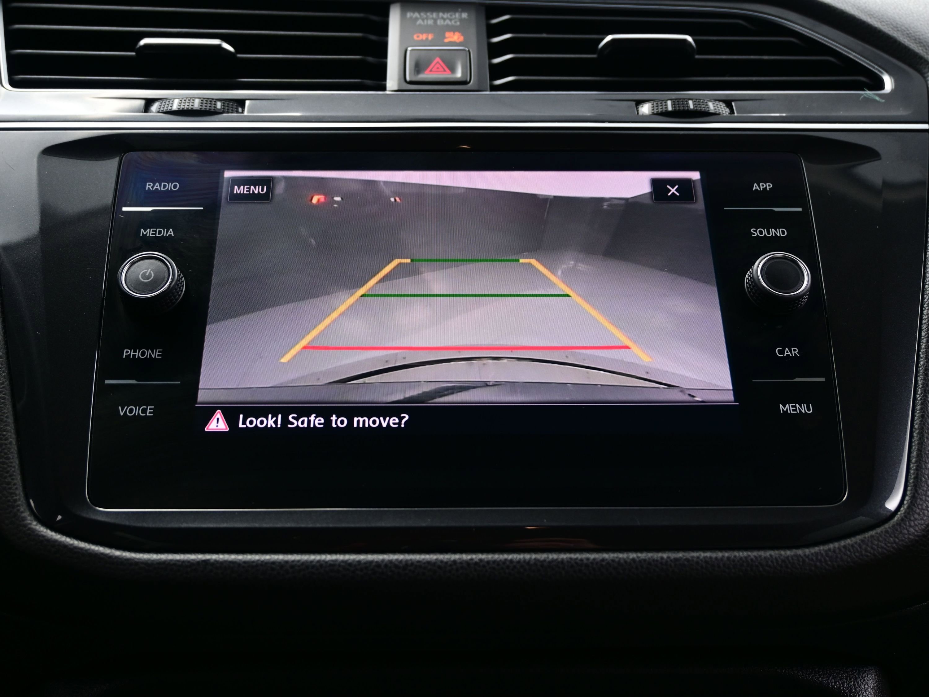 Used 2018 Volkswagen Tiguan SE image 18