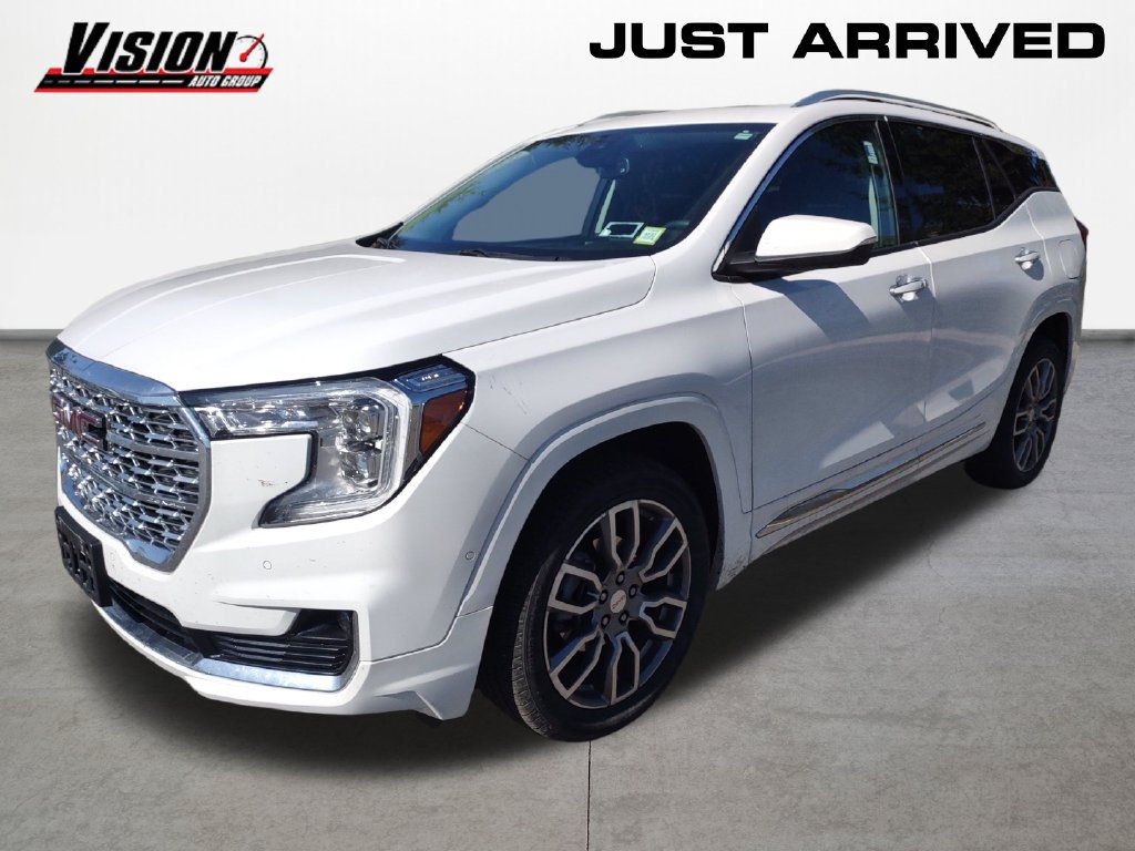 Used 2024 GMC Terrain Denali w/ Denali Premium Package