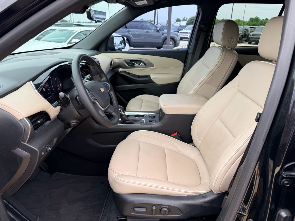 Used 2023 Chevrolet Traverse Premier AWD/4WD image 13