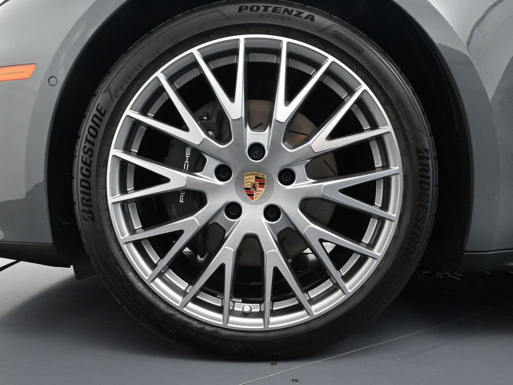 Used 2025 Porsche Panamera image 23