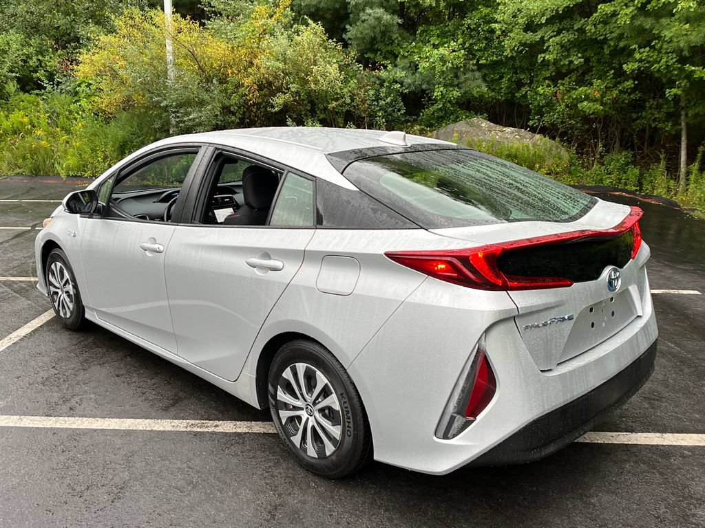 Certified 2021 Toyota Prius Prime LE FWD image 3