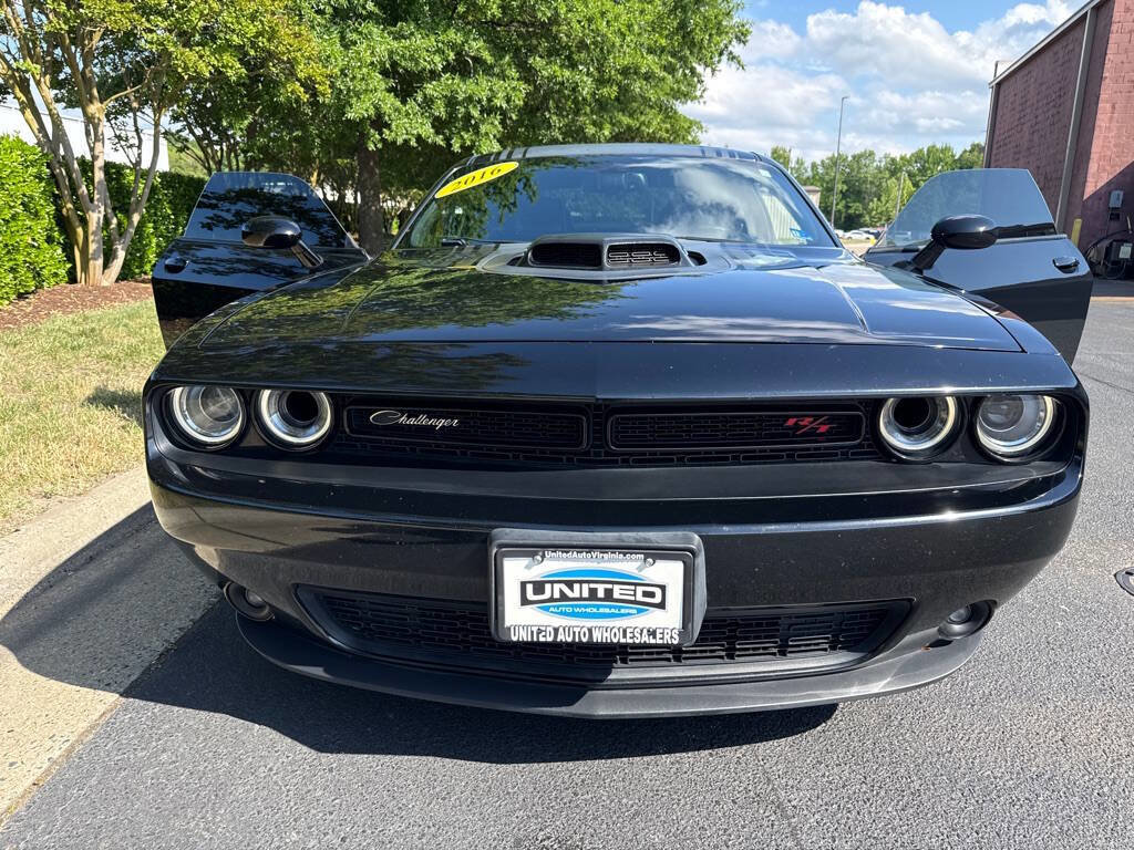 Used 2016 Dodge Challenger R/T Plus RWD image 9