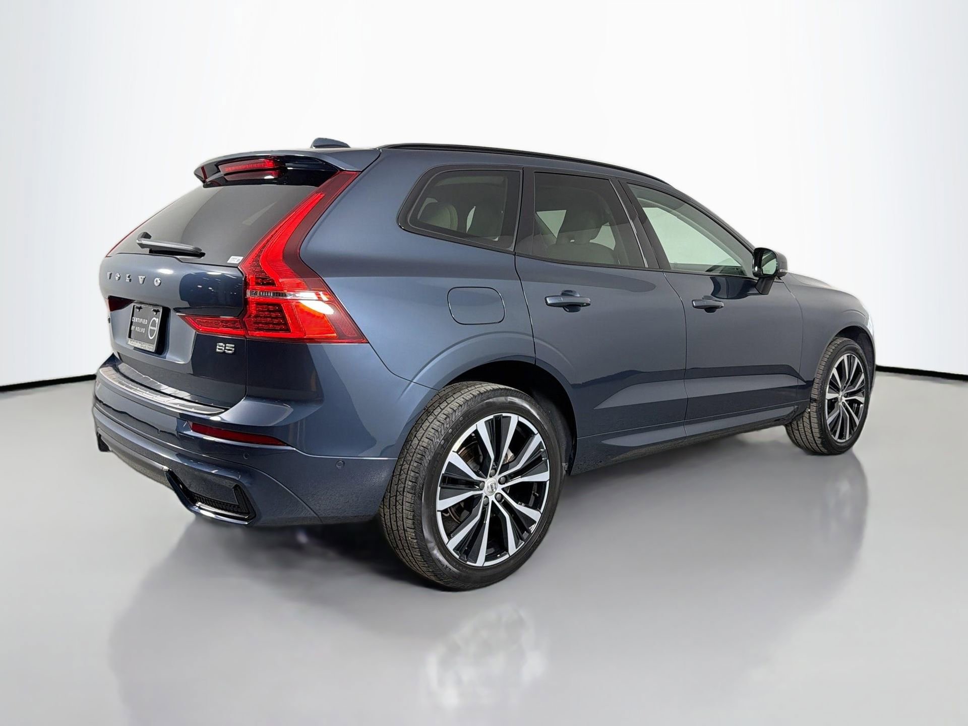 Certified 2023 Volvo XC60 B5 Plus w/ Climate Package FWD image 6
