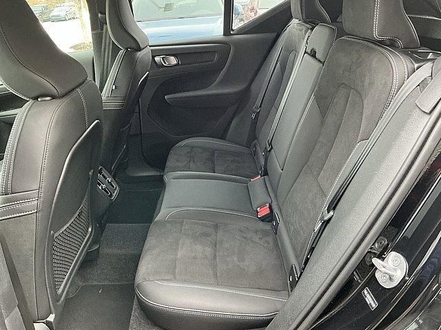 Certified 2025 Volvo XC40 B5 Plus image 14