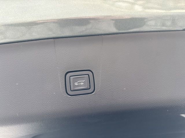 Used 2023 Chevrolet Traverse LT image 26