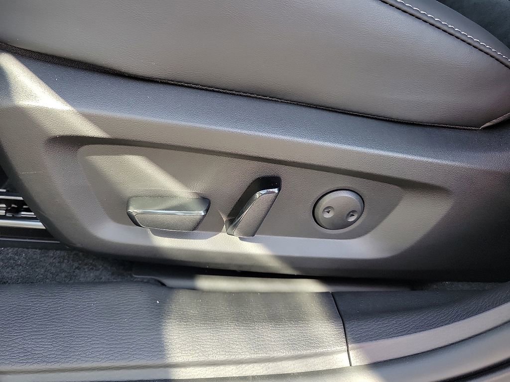 New 2025 Mitsubishi Outlander SE image 11