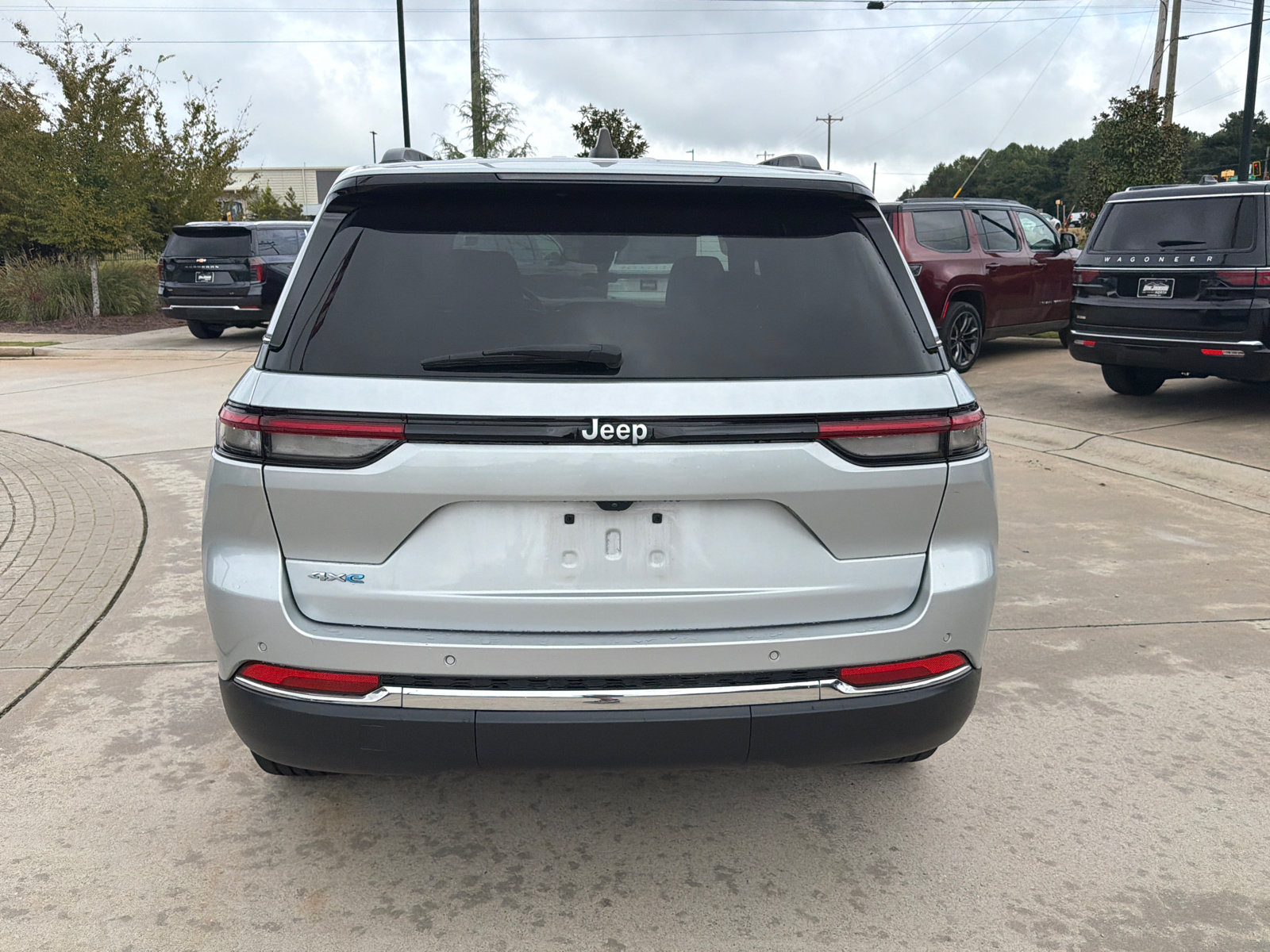 Used 2024 Jeep Grand Cherokee Limited 4xe AWD/4WD image 9