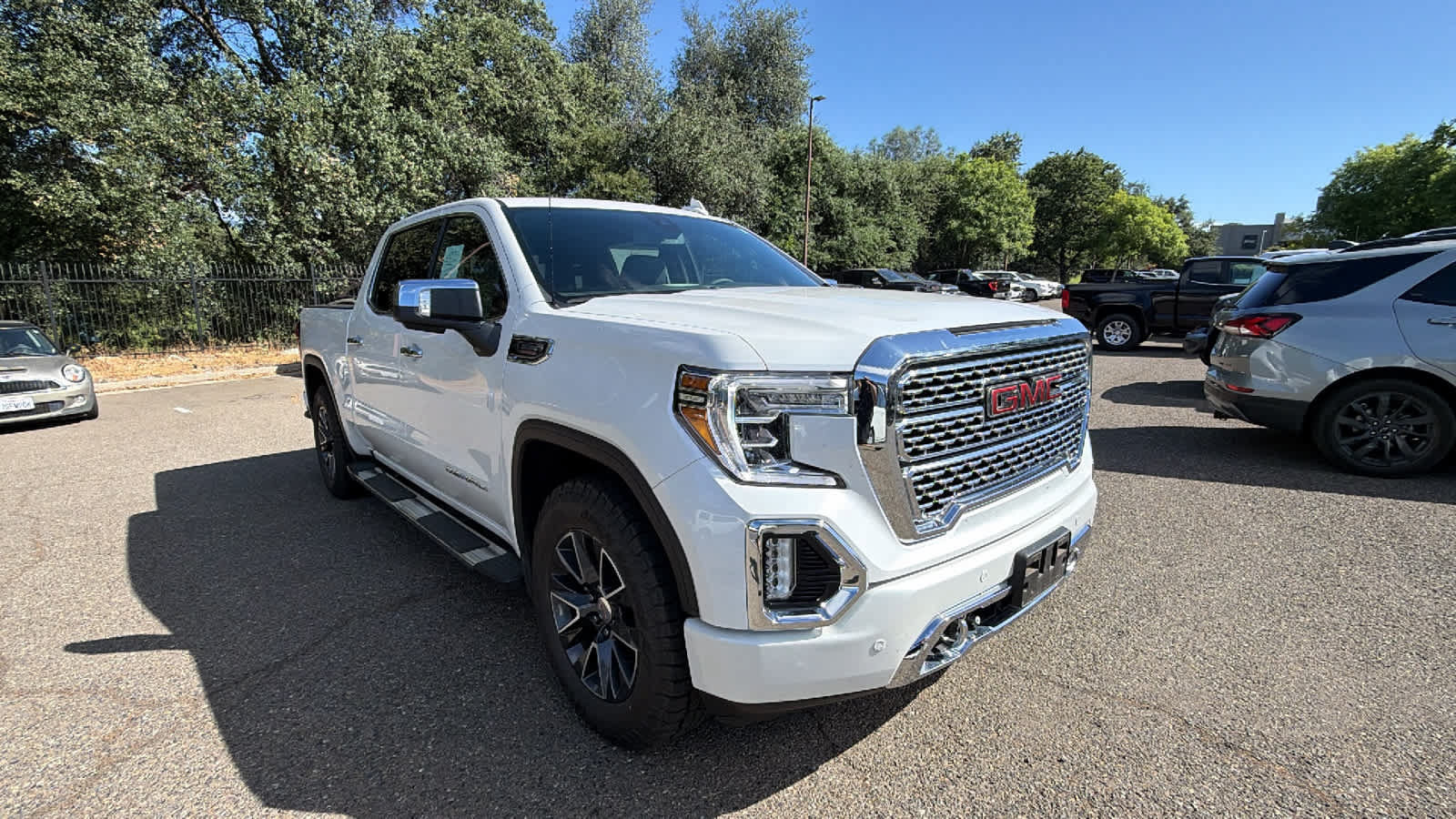 Used 2021 GMC Sierra 1500 Denali w/ Driver Alert Package II AWD/4WD image 3