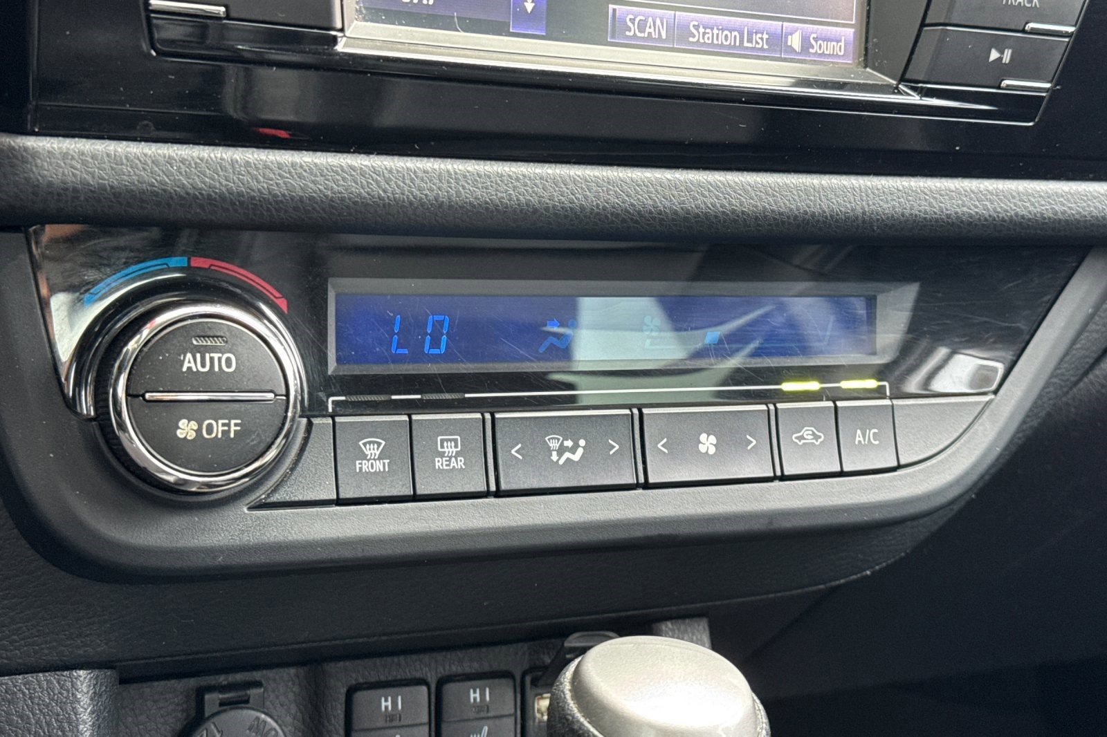 Used 2014 Toyota Corolla S Premium image 19