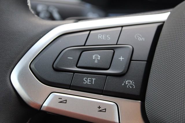 New 2026 Volkswagen Atlas Cross Sport SE image 19