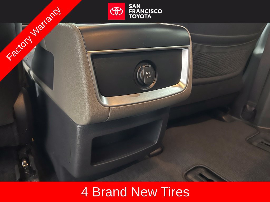 Used 2025 Kia Carnival EX FWD image 18