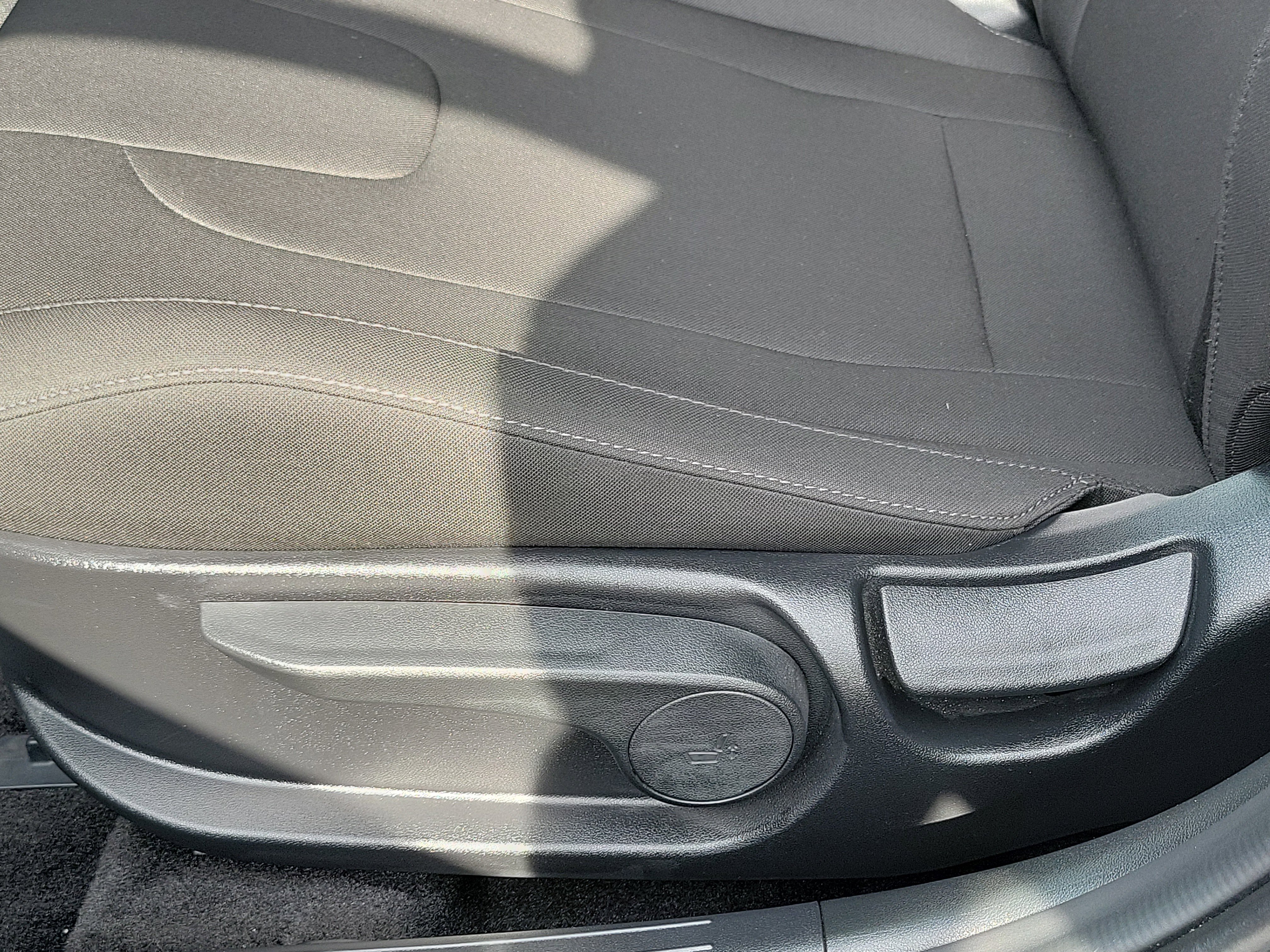 Certified 2025 Hyundai Elantra Sport w/ Cargo Package image 16