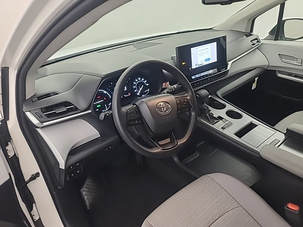 Used 2026 Toyota Sienna LE FWD image 23