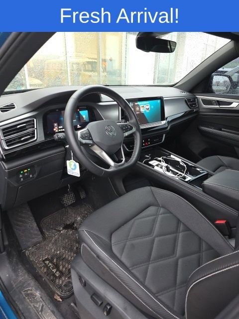 Used 2024 Volkswagen Atlas Cross Sport SE w/ Panoramic Sunroof Package image 3