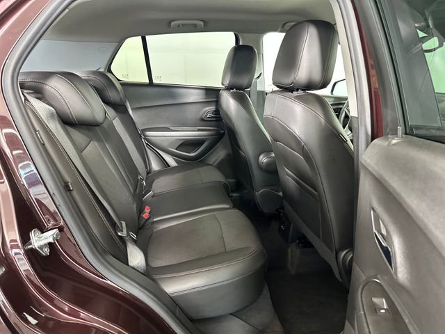 Used 2022 Chevrolet Trax LT w/ LT Convenience Package image 27