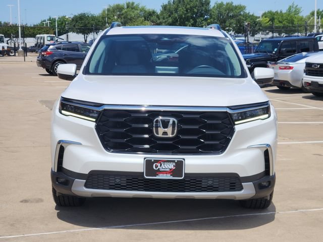 Used 2025 Honda Pilot Touring image 11
