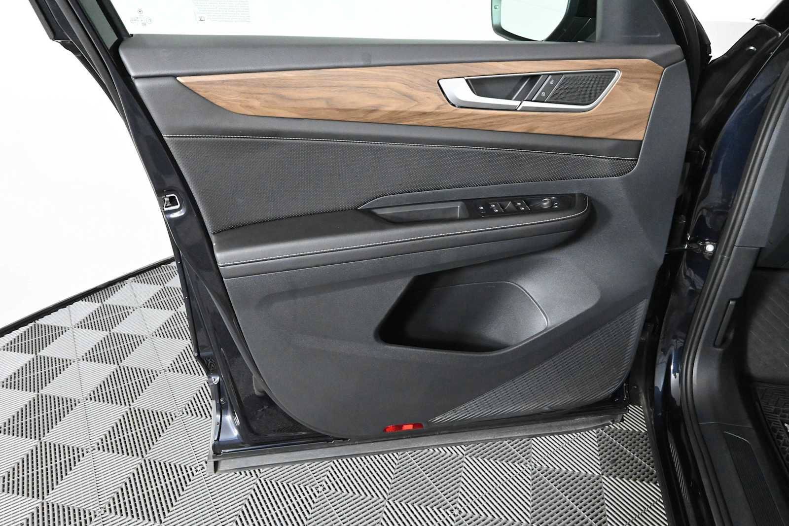 Certified 2026 Volkswagen Atlas SE FWD image 17