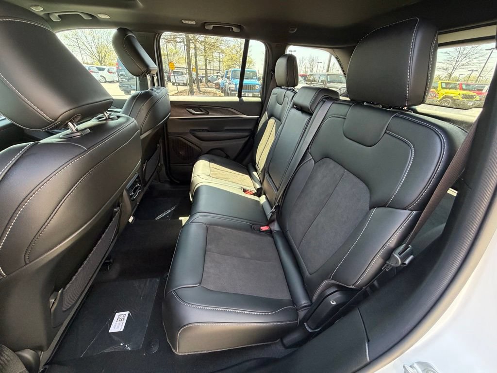 New 2026 Jeep Grand Cherokee Altitude AWD/4WD image 11