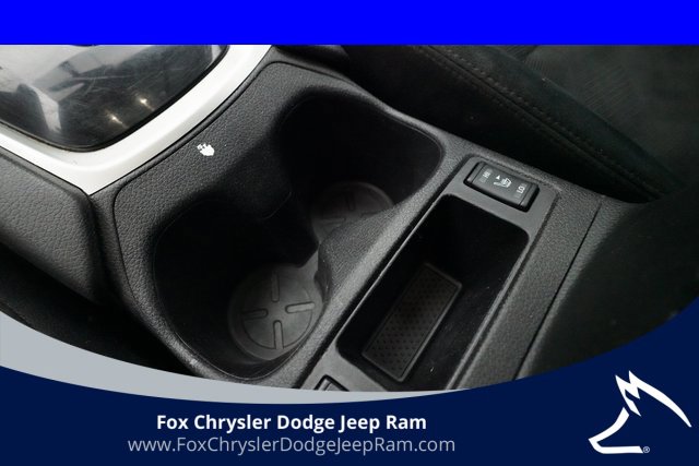 Used 2016 Nissan Rogue SV image 16