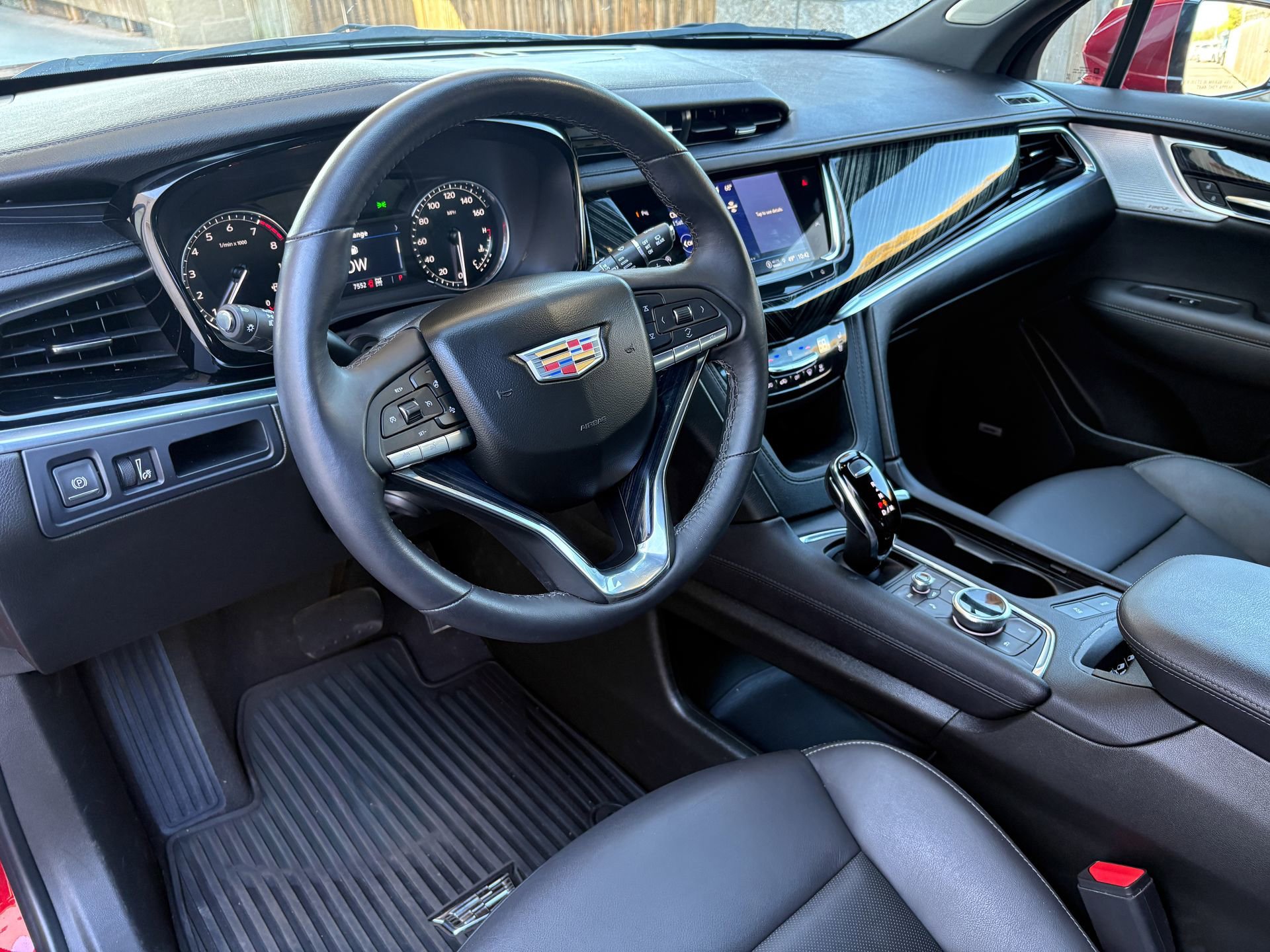Used 2024 Cadillac XT6 Premium Luxury AWD/4WD image 4