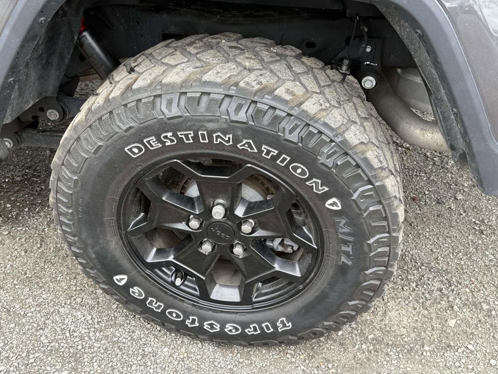 Used 2022 Jeep Gladiator Willys image 12