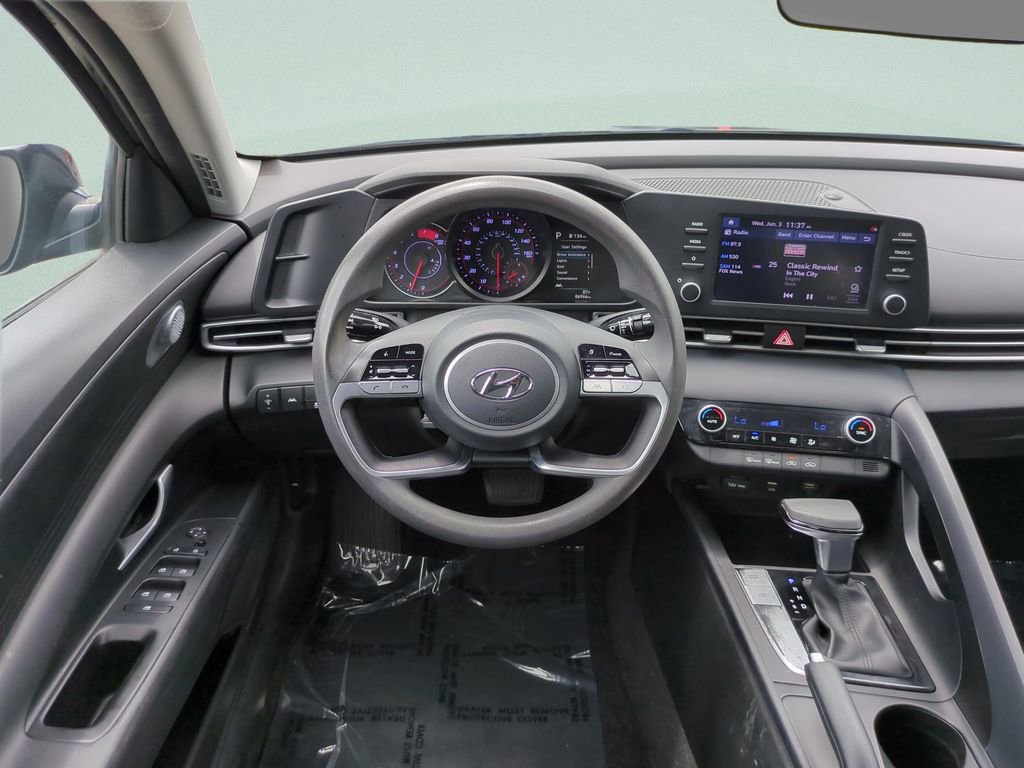Used 2022 Hyundai Elantra SEL FWD image 11