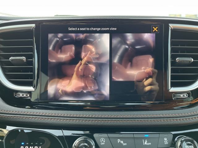 New 2026 Chrysler Pacifica Pinnacle w/ Trailer Tow Group FWD image 16