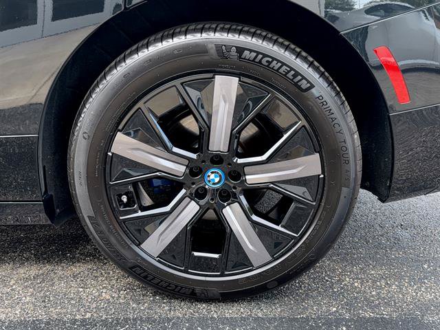 Used 2024 BMW iX xDrive50 w/ Premium Package AWD/4WD image 28