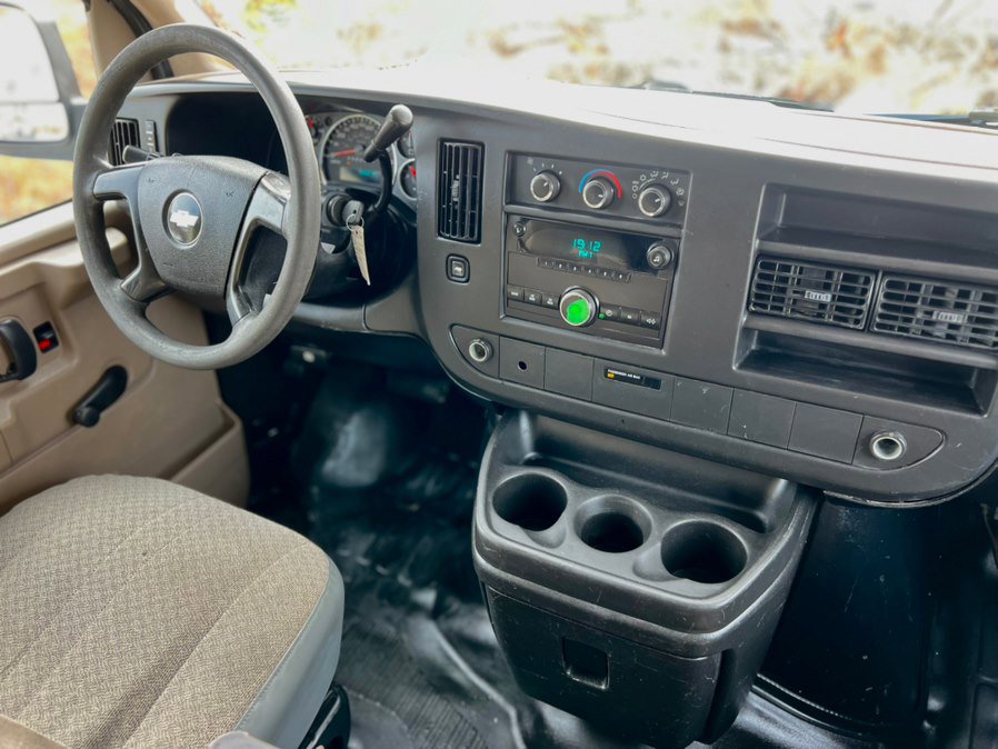 Used 2009 Chevrolet Express 1500 image 9