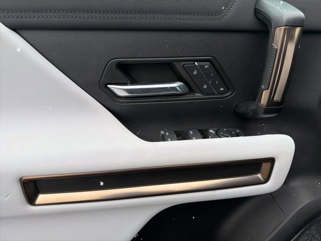 Used 2024 GMC Hummer EV 2X image 30