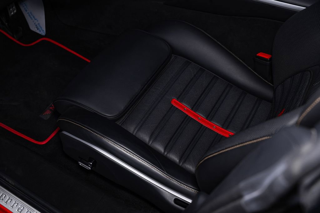 Used 2023 Ferrari Purosangue AWD/4WD image 37