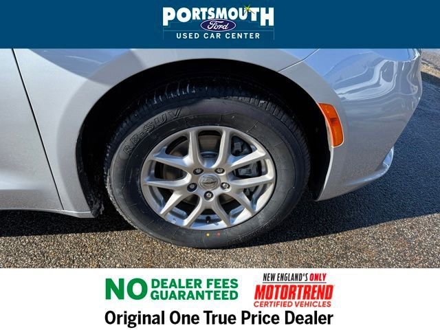 Used 2024 Chrysler Pacifica Touring-L image 34