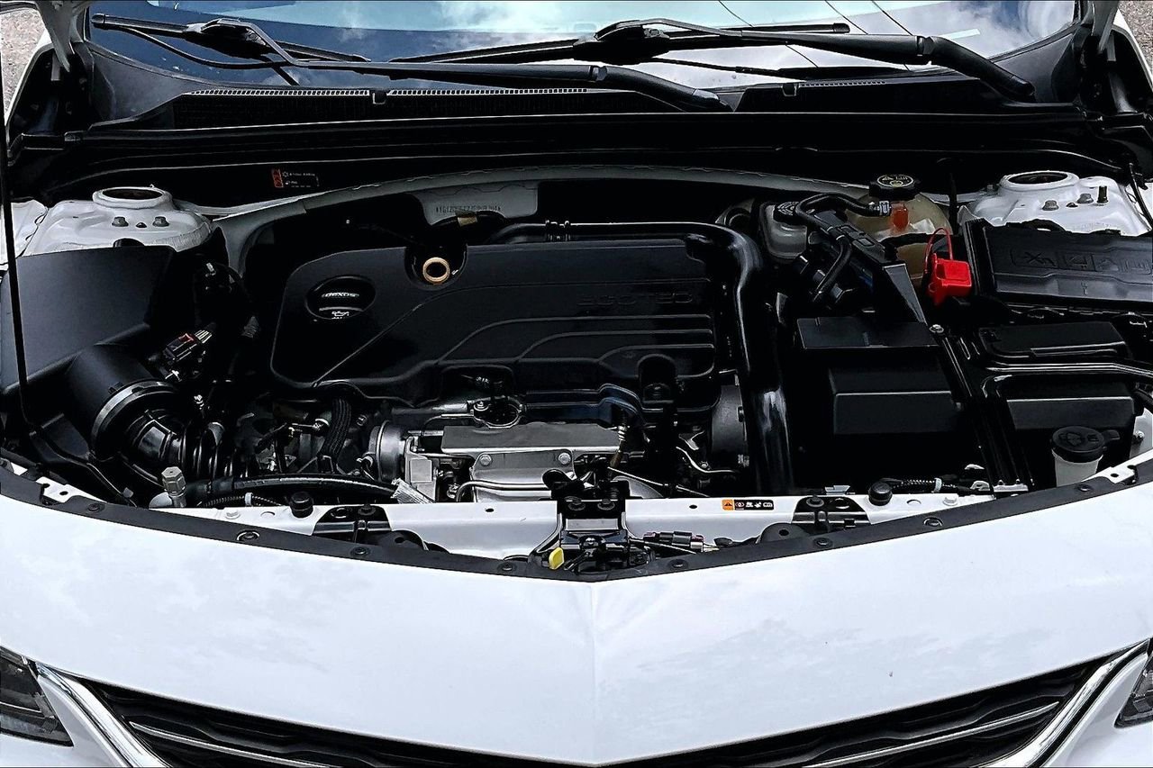 Used 2018 Chevrolet Malibu LT w/ Leather Package FWD image 30