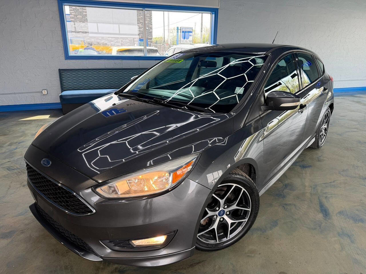 Used 2015 Ford Focus SE w/ SE Sport Package FWD image 1
