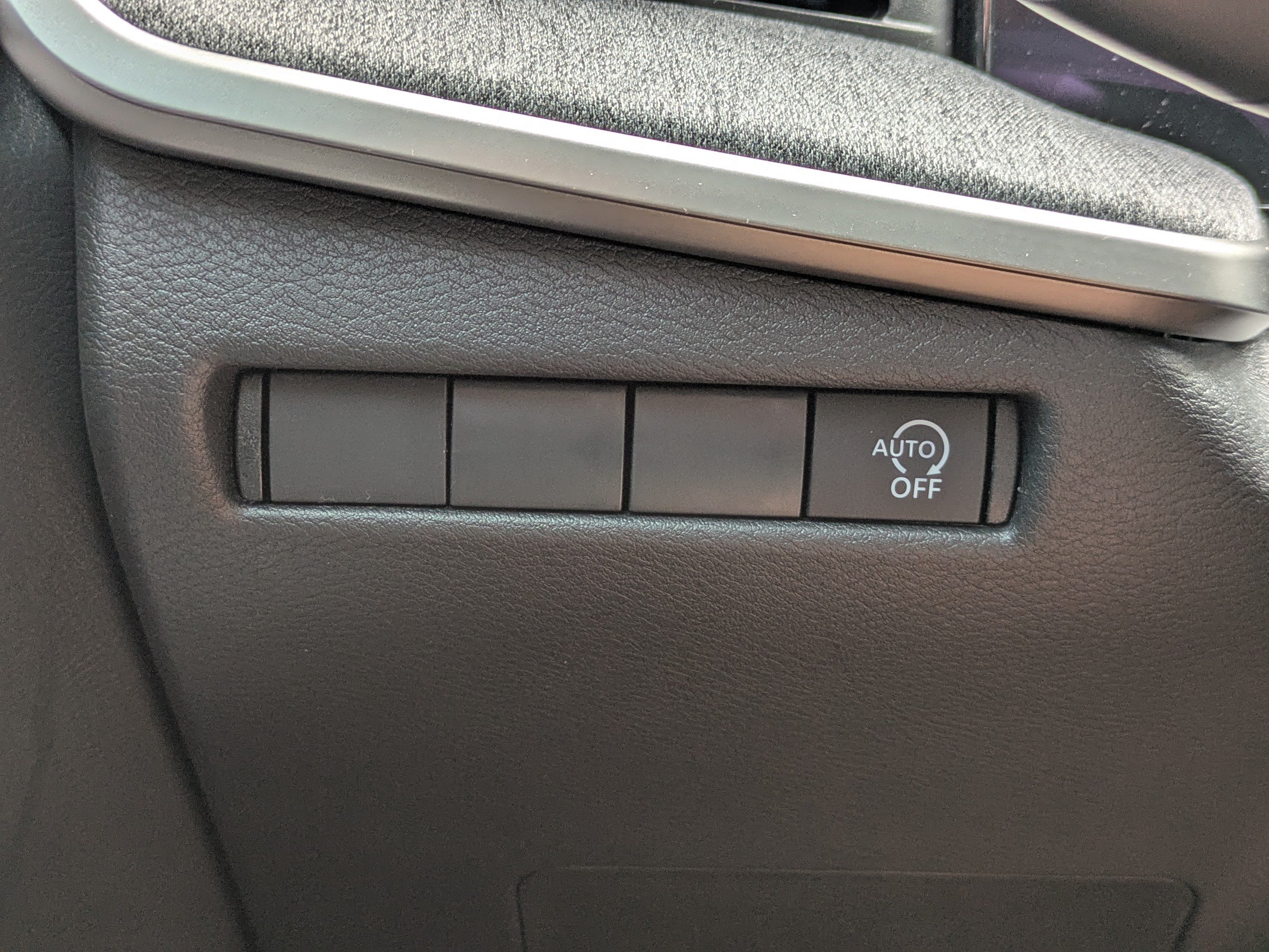 New 2026 Nissan Kicks SV w/ Charging Package FWD image 25