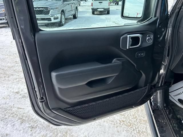 New 2025 Jeep Wrangler Rubicon AWD/4WD image 9