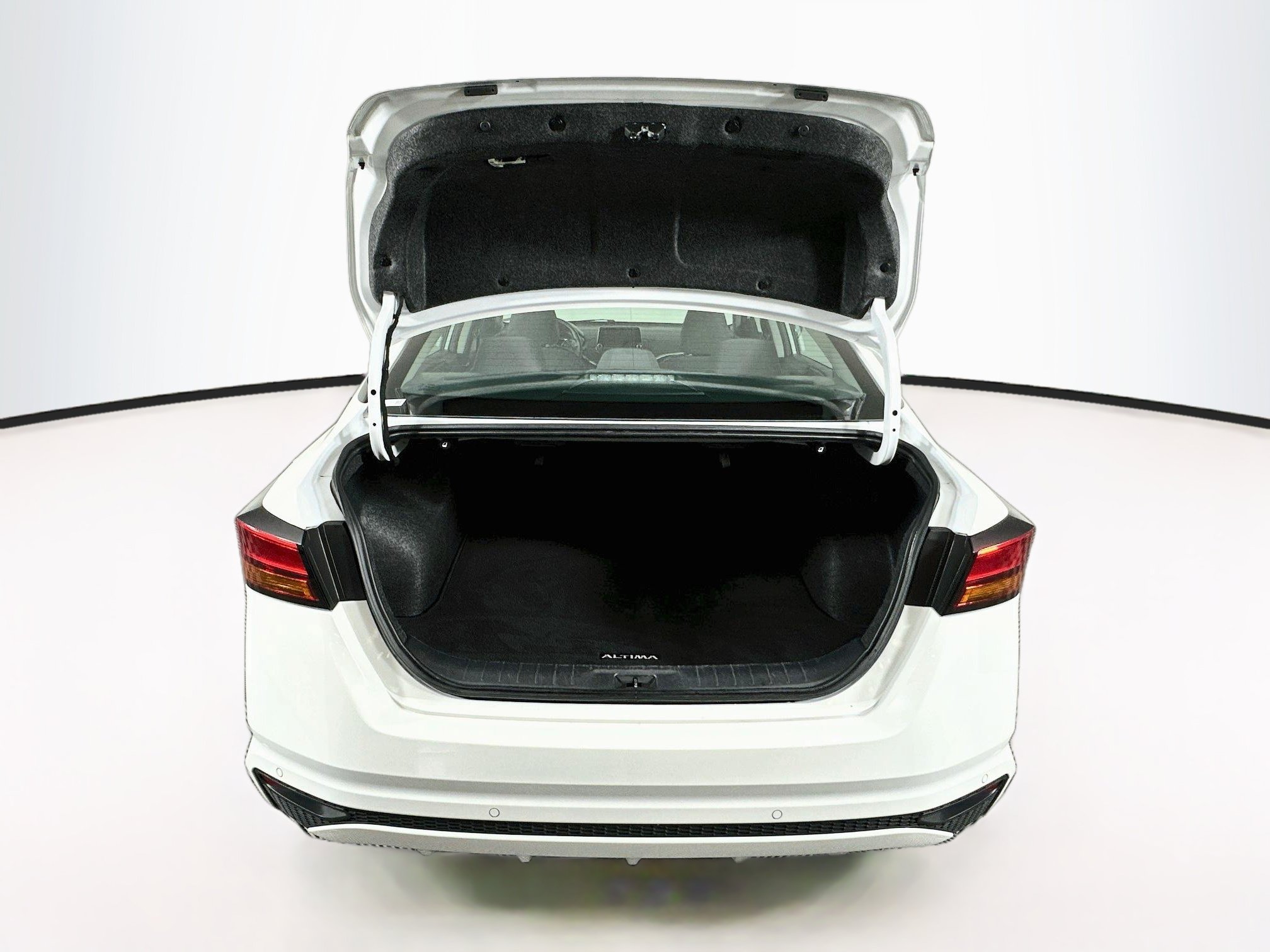 Used 2025 Nissan Altima 2.5 SV FWD image 27