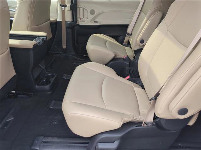 Used 2023 Toyota Sienna XLE image 19